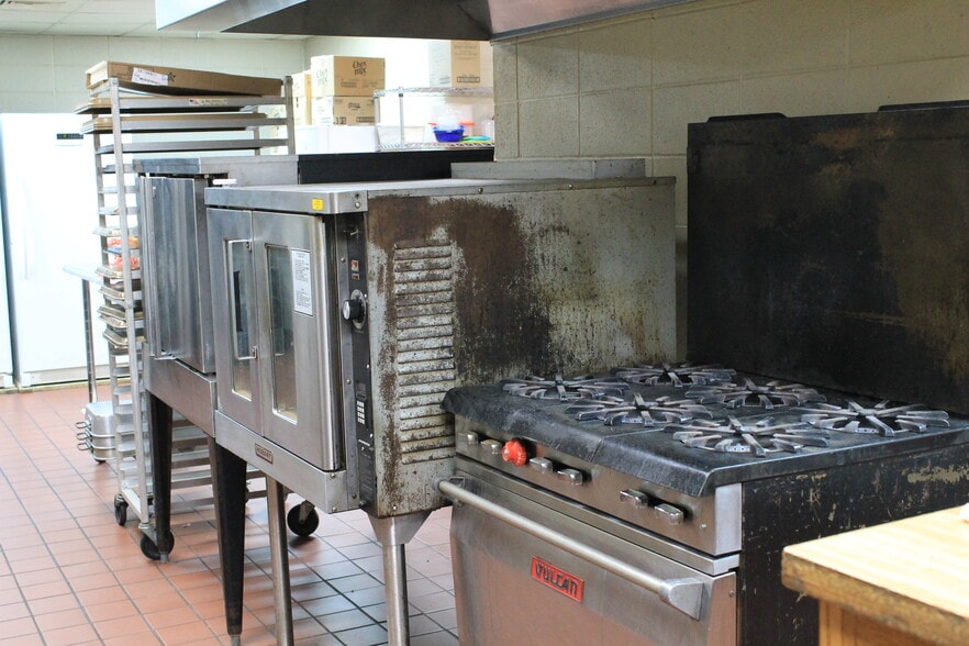 More Photos Of 401 W Poplar St, Elizabethtown Religious Facility For Sale