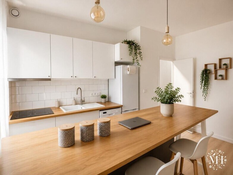 More Photos Of 57 Rue Ramey, Paris General Retail For Sale