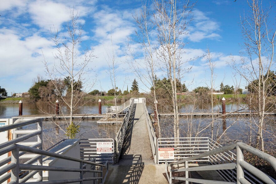 More Photos Of 14144 Market St, Walnut Grove Storefront For Sale