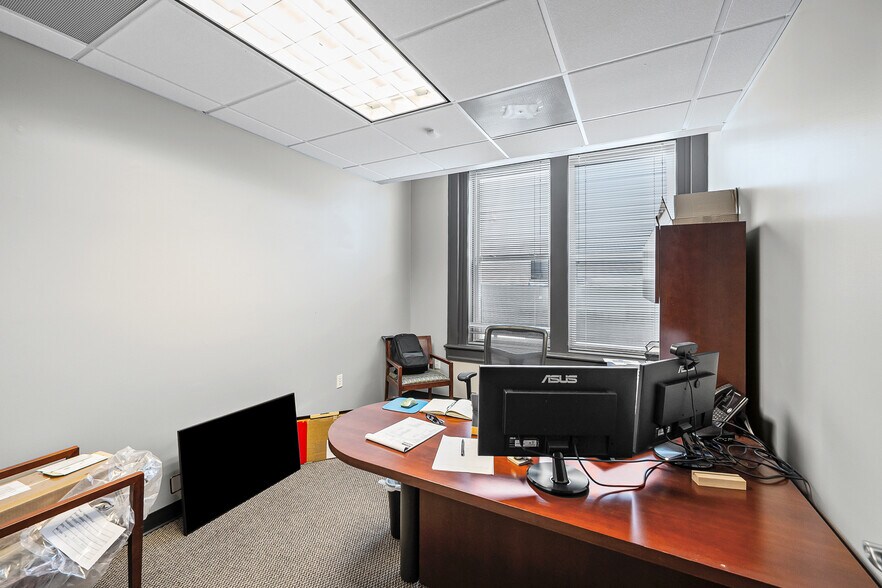 More Photos Of 105 E North St, Greenville Office For Lease