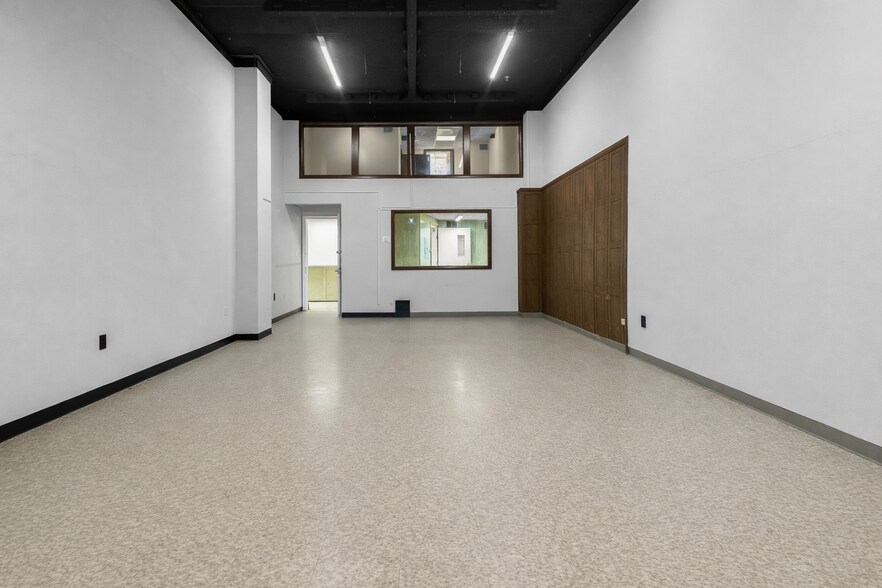 More Photos Of 464-468 Essex St @ Hampshire st, Lawrence Office For Sale