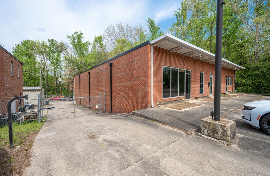 More Photos Of 2534 Durham Chapel Hill Blvd, Durham General Retail For Lease