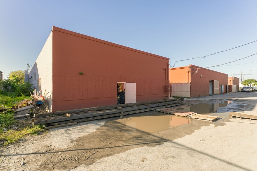 More Photos Of 98 NE 74th St, Miami Warehouse For Sale