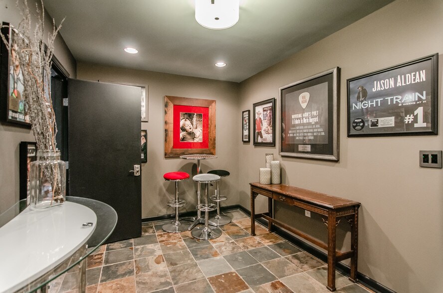 More Photos Of 2714 Westwood Dr, Nashville Office Residential For Lease