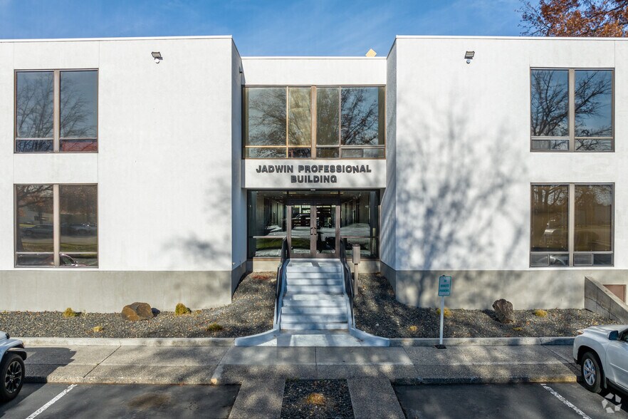 More Photos Of 1933-1955 Jadwin Ave, Richland Medical For Lease
