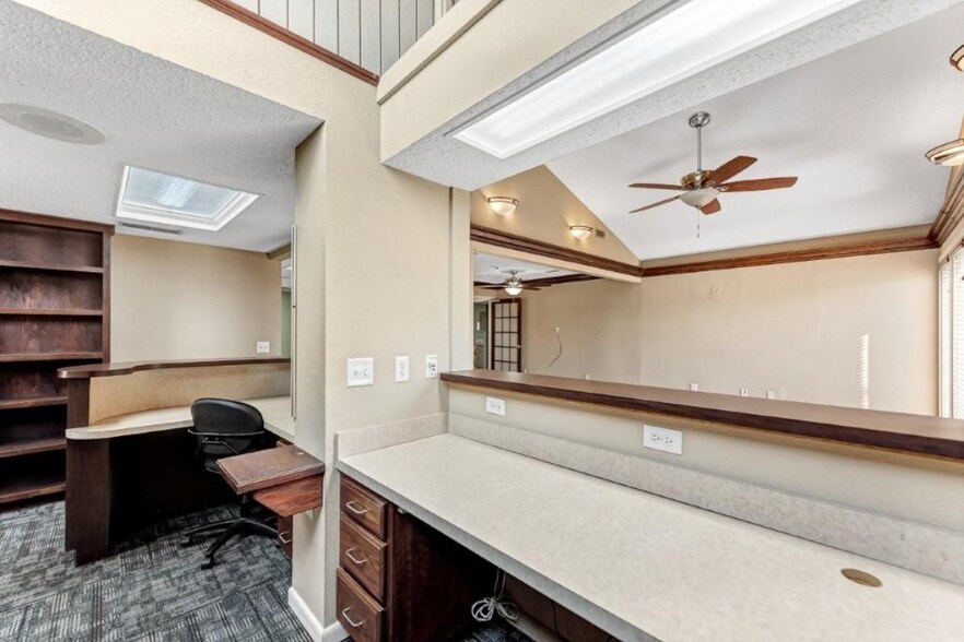 More Photos Of 620 N 13th St, Rogers Medical For Sale