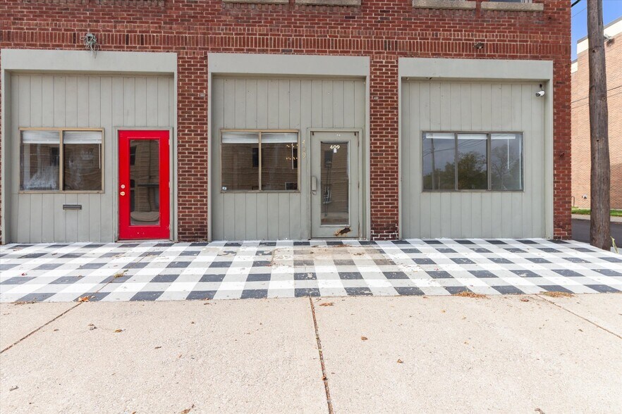 More Photos Of 225 E Superior St, Alma Office For Sale