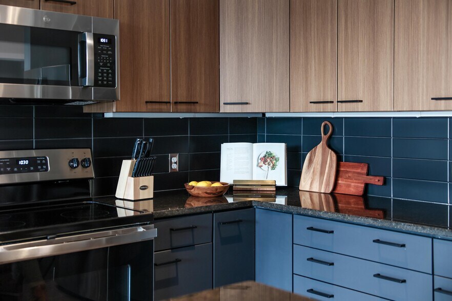 More Photos Of 52 Hanover St, Portland Apartments For Lease