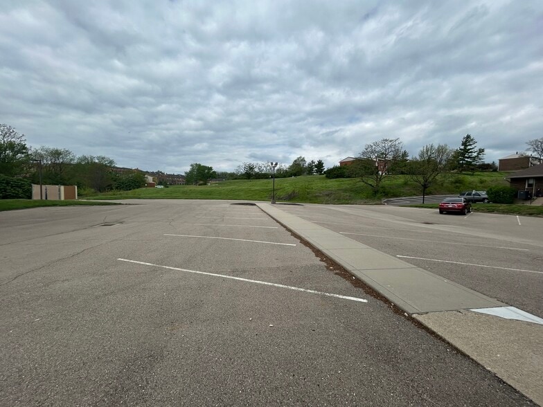 More Photos Of 12037 Sheraton Ln, Cincinnati Medical For Sale