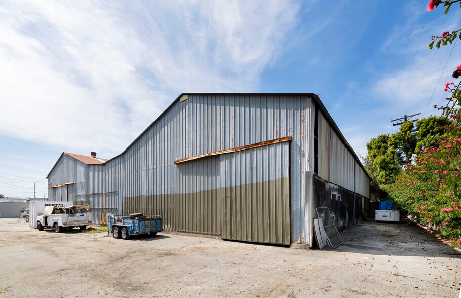 More Photos Of 2219 Fair Park Ave, Los Angeles Warehouse For Lease