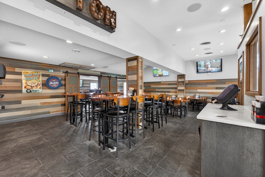 More Photos Of 8713 Gravois Rd, Saint Louis Restaurant For Sale