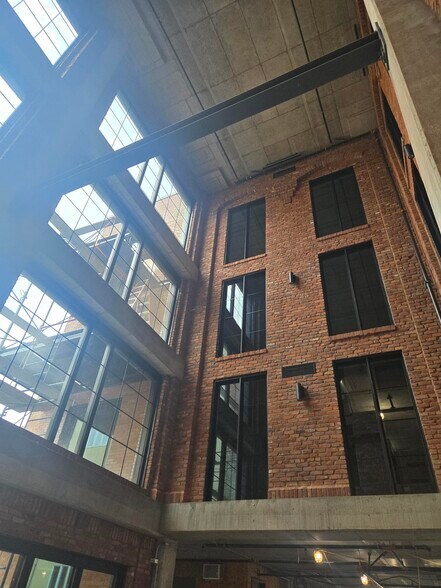 More Photos Of 160 Rue King, Montréal Office For Lease