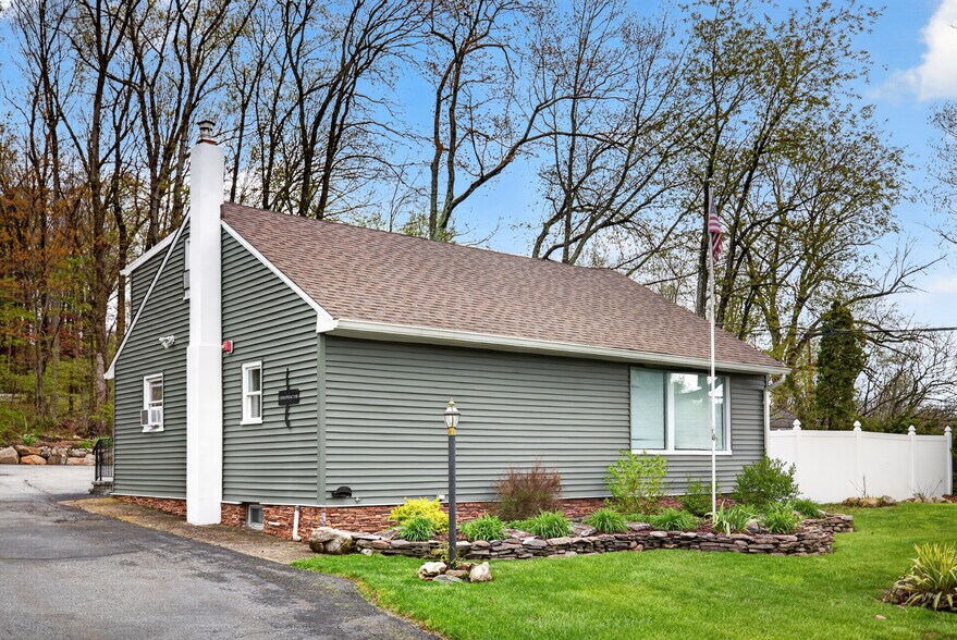More Photos Of 187 Breakneck Rd, Highland Lakes Storefront Retail Residential For Sale