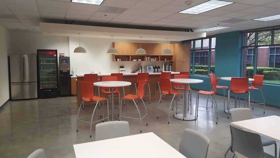 More Photos Of 1101 Marina Village Pky, Alameda Coworking Space