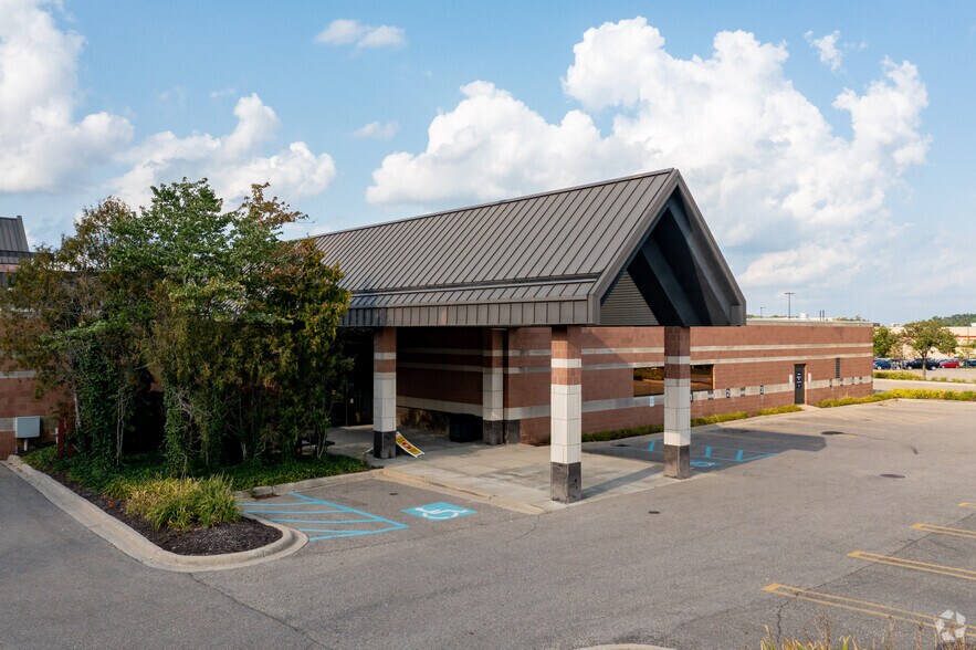 More Photos Of 19900 Haggerty Rd, Livonia Hospital For Lease