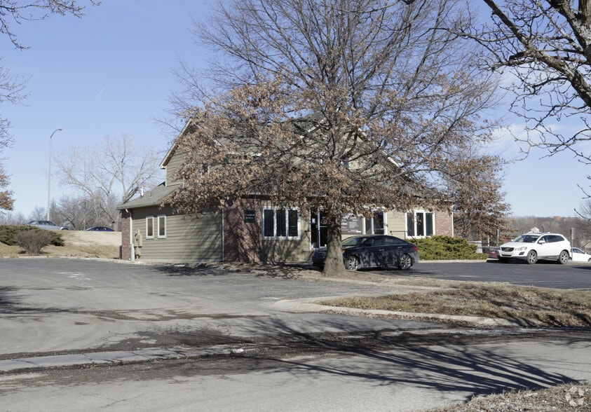 More Photos Of 3300 Clinton Parkway Ct, Lawrence Office For Lease