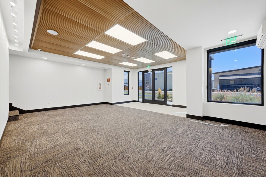 More Photos Of 1630 W 2225 S, Woods Cross Airplane Hangar For Lease