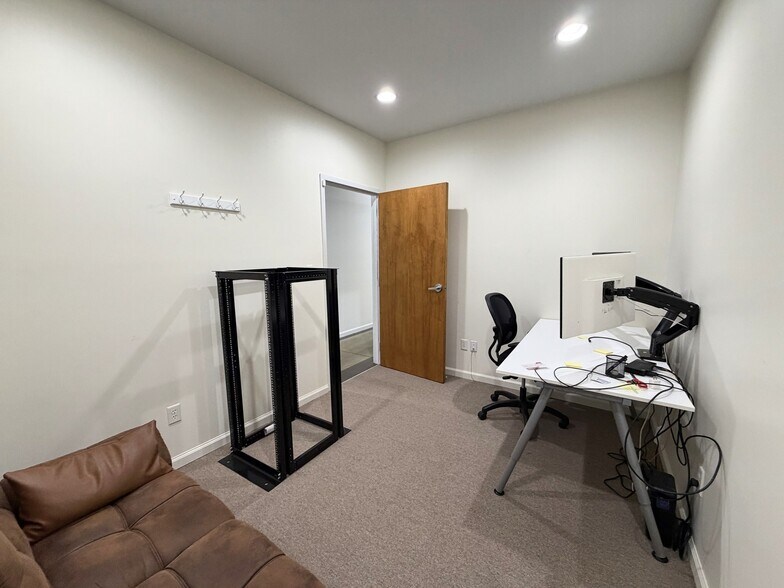 More Photos Of 1000 3rd Ave SW, Carmel Light Distribution For Lease