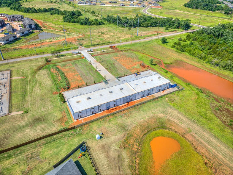 More Photos Of 4009 NW 164th St, Edmond Industrial For Sale