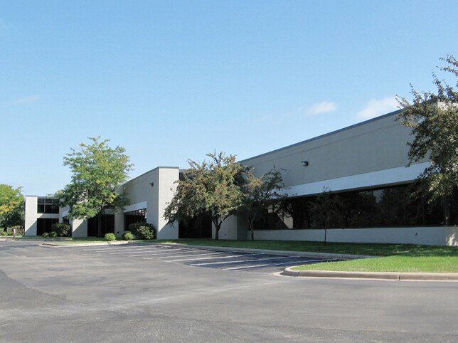 More Photos Of 10120-10140 W 76th St, Eden Prairie Flex For Lease
