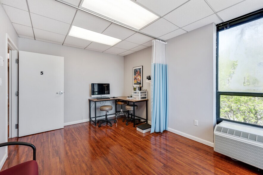 More Photos Of 14904 Richmond Hwy, Woodbridge Medical For Sale