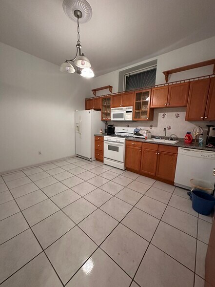 More Photos Of 1314-1316 S Howard St, Philadelphia Manufacturing For Sale