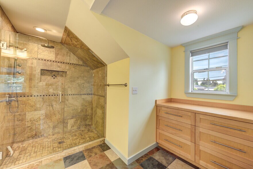 More Photos Of 654 W Main St, Monroe Office For Sale