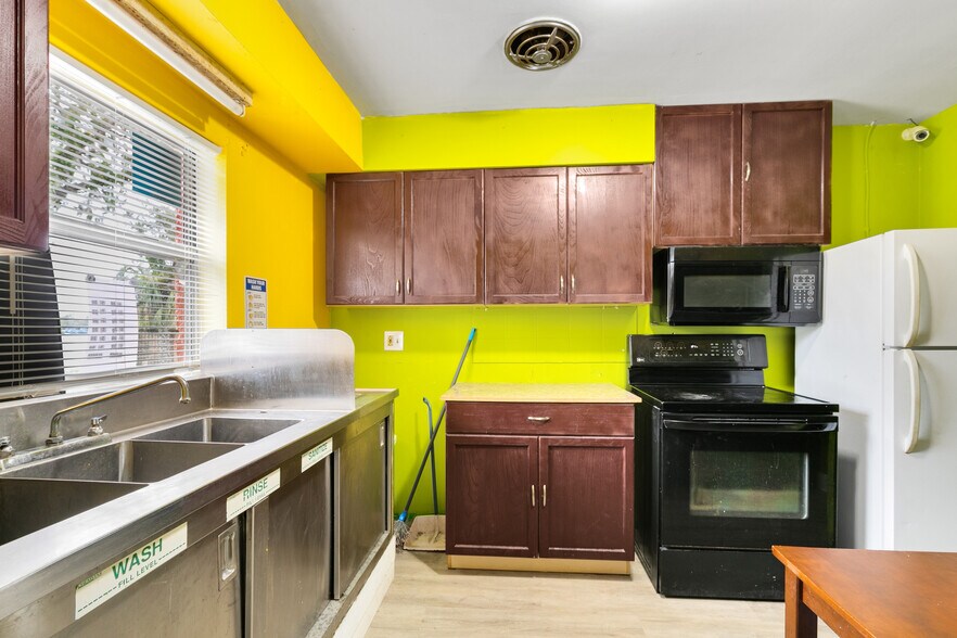 More Photos Of 4607 N Pine Hills Rd, Orlando Office Residential For Sale