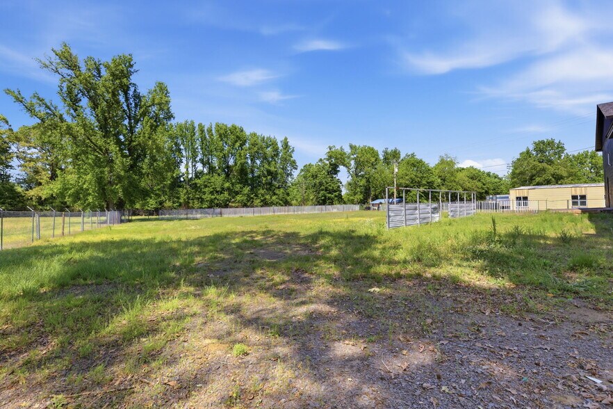 More Photos Of 702 W Dewitt Henry Dr, Beebe Freestanding For Sale