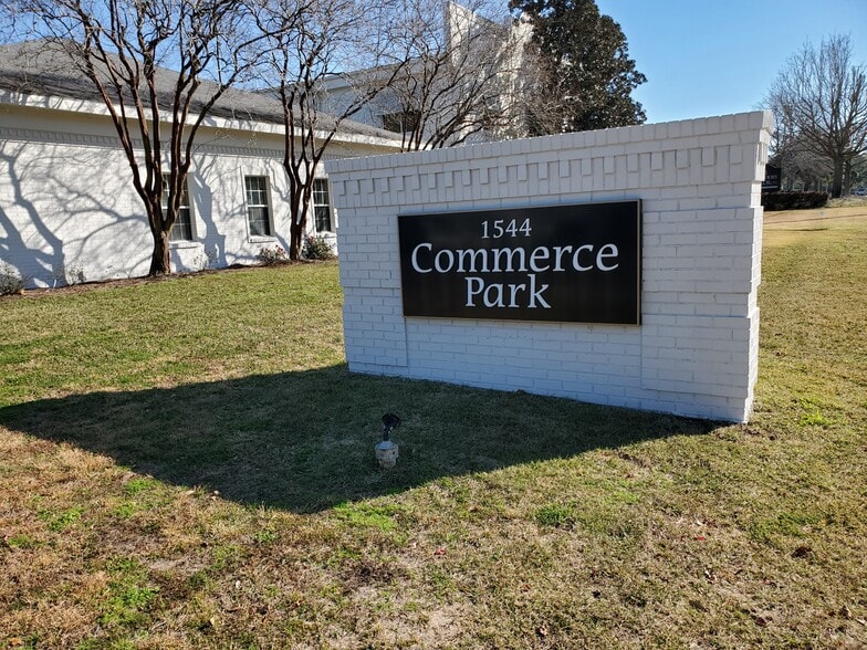 More Photos Of 1544 W 2nd St, Gulf Shores Office For Lease