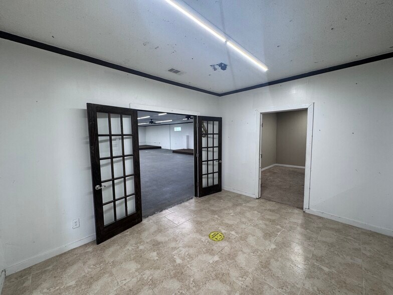 More Photos Of 4200 42nd St, Dickinson Freestanding For Sale