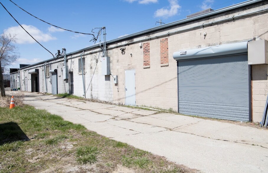More Photos Of 300 E 8 Mile Rd, Detroit Warehouse For Lease
