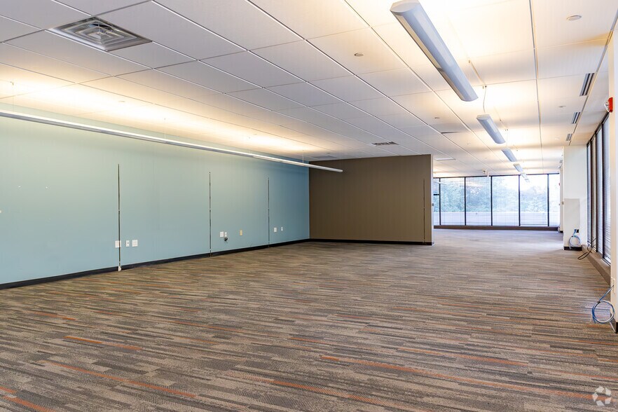 More Photos Of 100 E Campus View Blvd, Columbus Office For Lease