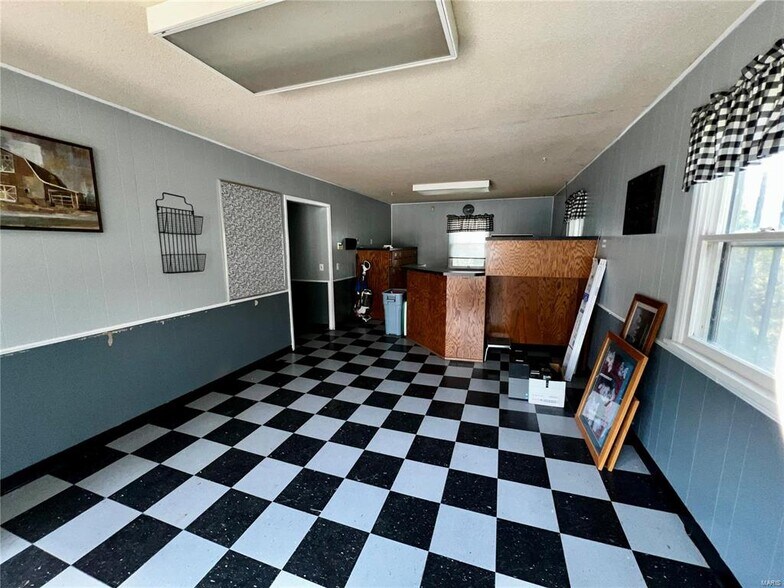 More Photos Of 22199 Highway Y, Saint Robert Medical For Sale