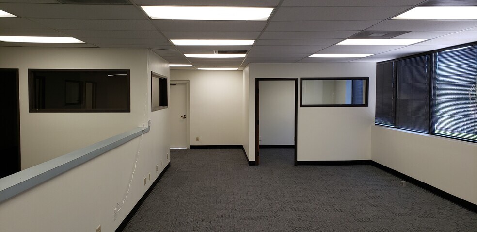 More Photos Of 7141 Valjean Ave, Van Nuys Office For Sale
