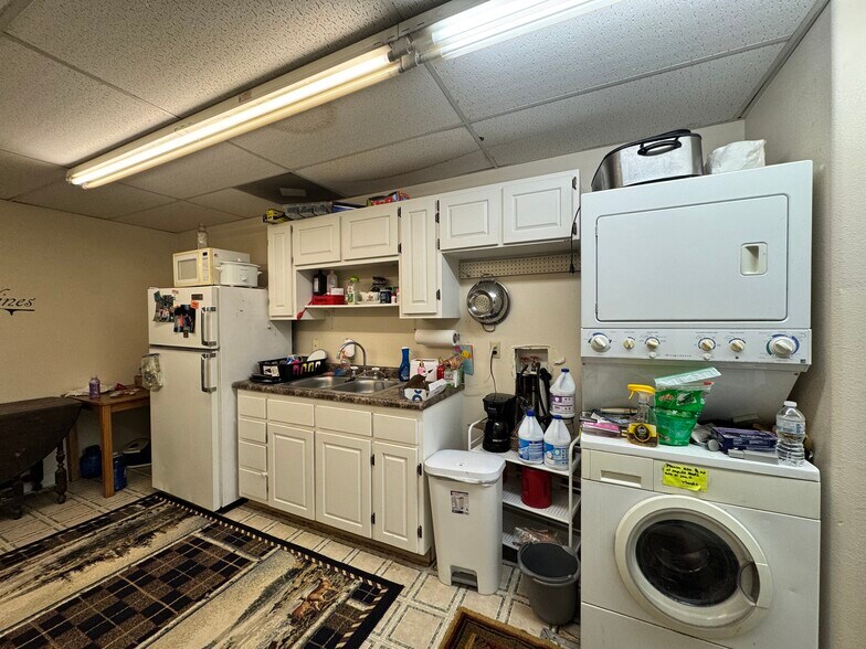 More Photos Of 530 N Broadway Ave, Riverton Mixed Retail For Sale