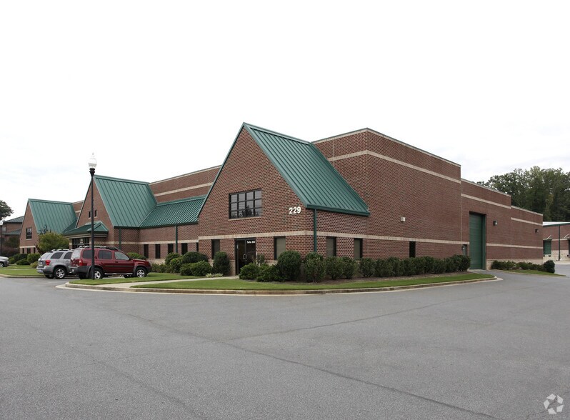 More Photos Of 227-229 Arnold Mill Rd, Woodstock Light Distribution For Lease