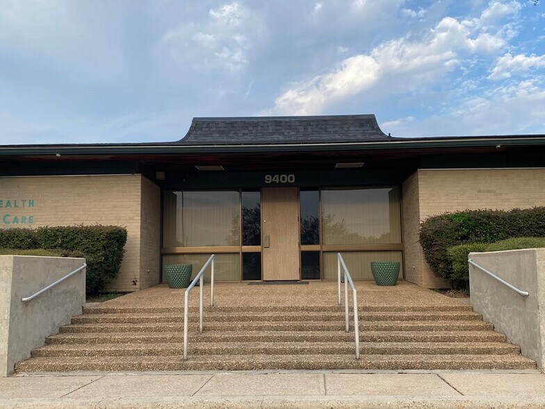 More Photos Of 9400 Village Green Dr, Shreveport Office For Lease