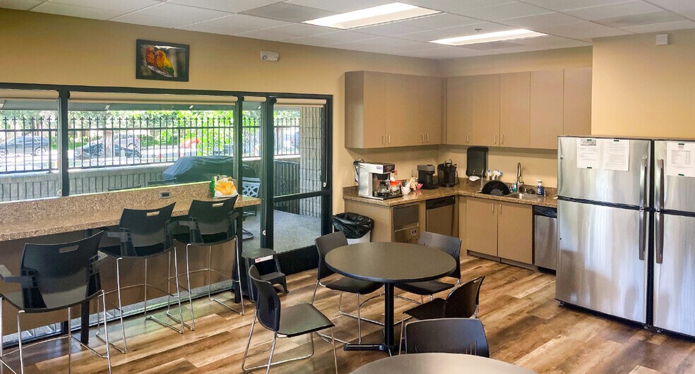 More Photos Of 2550 W Shaw Ave, Fresno Office For Sale