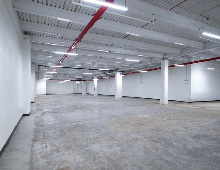 More Photos Of 48-23 55th Ave, Maspeth Warehouse For Lease