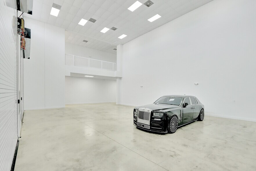 More Photos Of 6700 NE 2nd Ct, Miami Warehouse For Lease