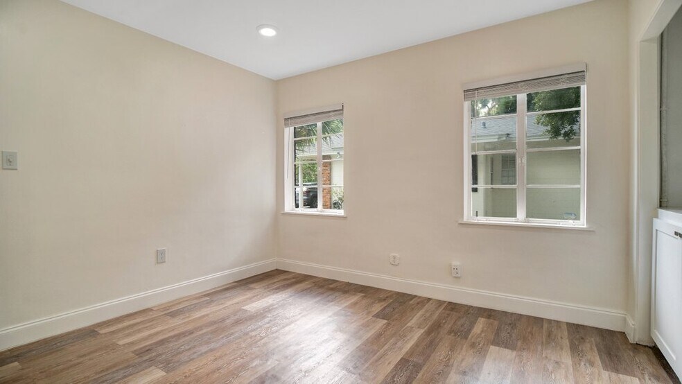 More Photos Of 230 E Marks St, Orlando Office Residential For Lease