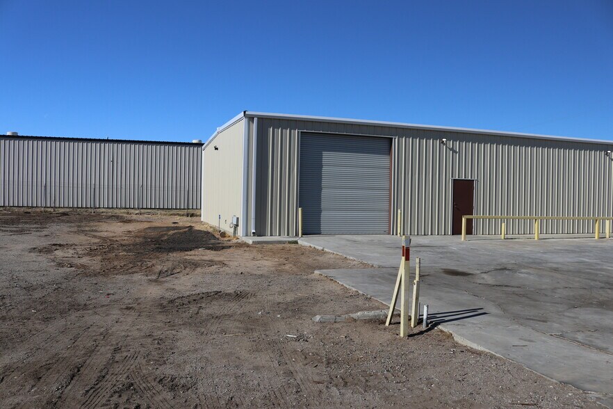 More Photos Of 17265 Darwin Ave, Hesperia Service For Lease