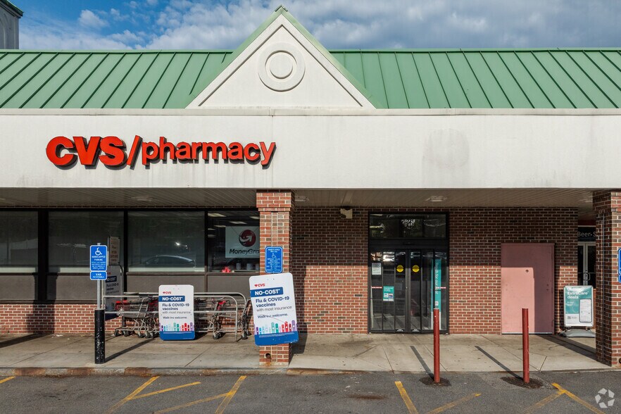 More Photos Of 922-958 Highland Ave, Needham Storefront For Lease