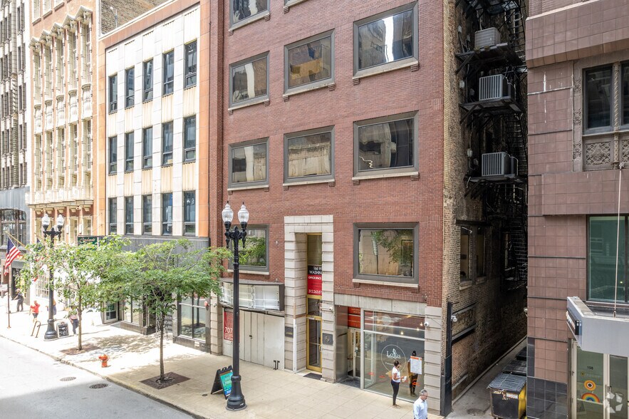 More Photos Of 166 W Washington St, Chicago Loft Creative Space For Lease