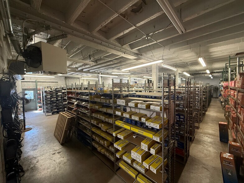 More Photos Of 1112 Monroe St, Toledo Service For Lease