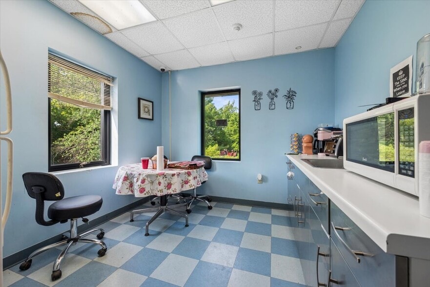More Photos Of 144 12th St, Piscataway Light Distribution For Lease