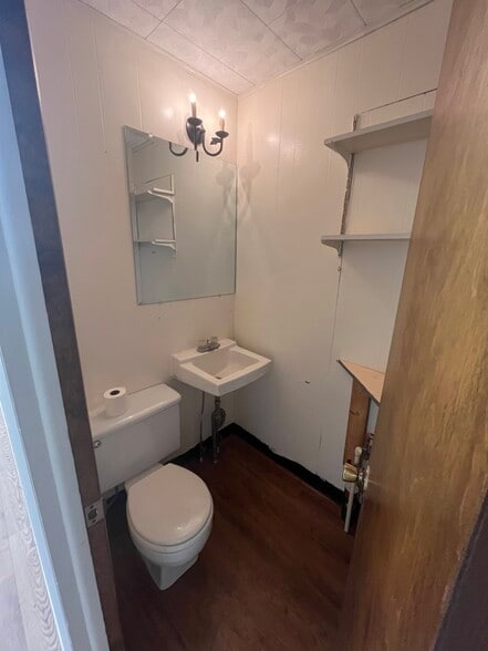 More Photos Of 1 E Main St, Thurmont Storefront Retail Office For Lease