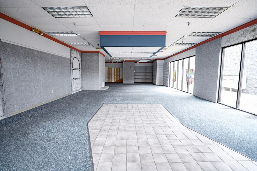 More Photos Of 385 Outlet Ave, Eddyville Unknown For Lease