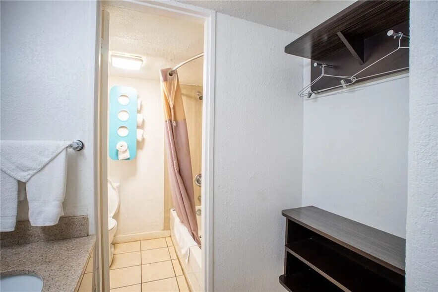 More Photos Of 520 S Jackson St, Jacksonville Hotel For Sale